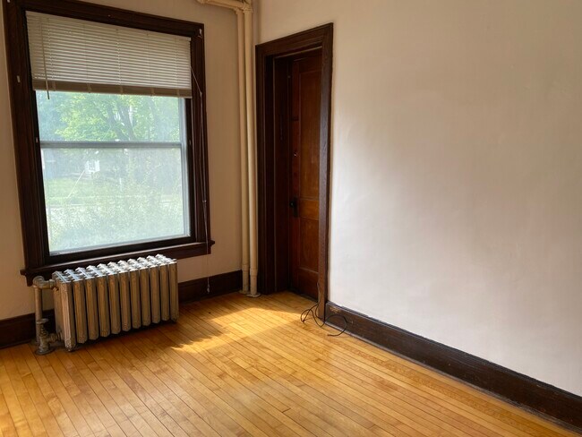 Foto del edificio - 223 S Mills St