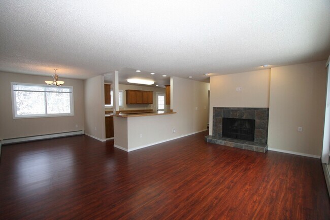 Building Photo - Spacious 5 Bedroom Eagle River Home!
