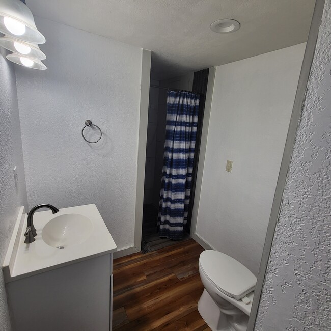 Building Photo - 418 N Mehnert St