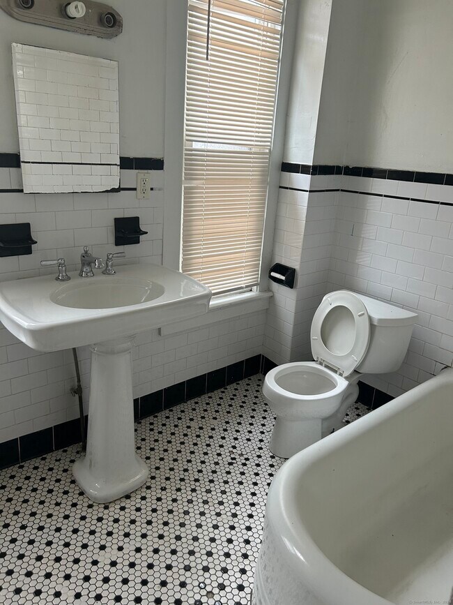 211 Norton St, New Haven, CT 06511 Room for Rent in New Haven, CT