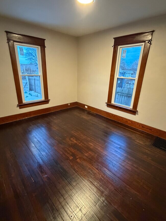 Foto del edificio - 1056 W 21st St