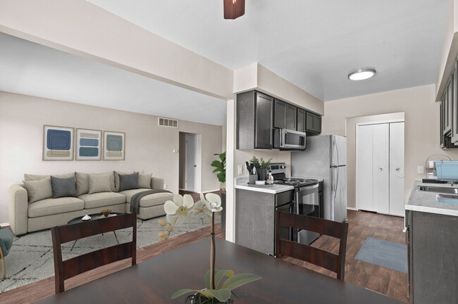 Building Photo - Cambridge Square