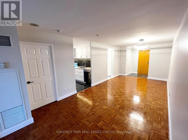 Photo du bâtiment - 909-943 EGLINTON Ave