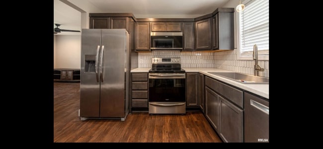 Building Photo - 1301 S Holland St