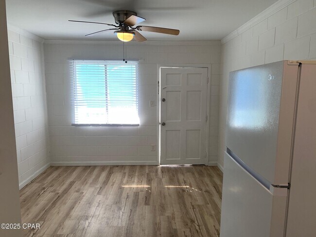 Foto del edificio - 16410 Front Beach Rd