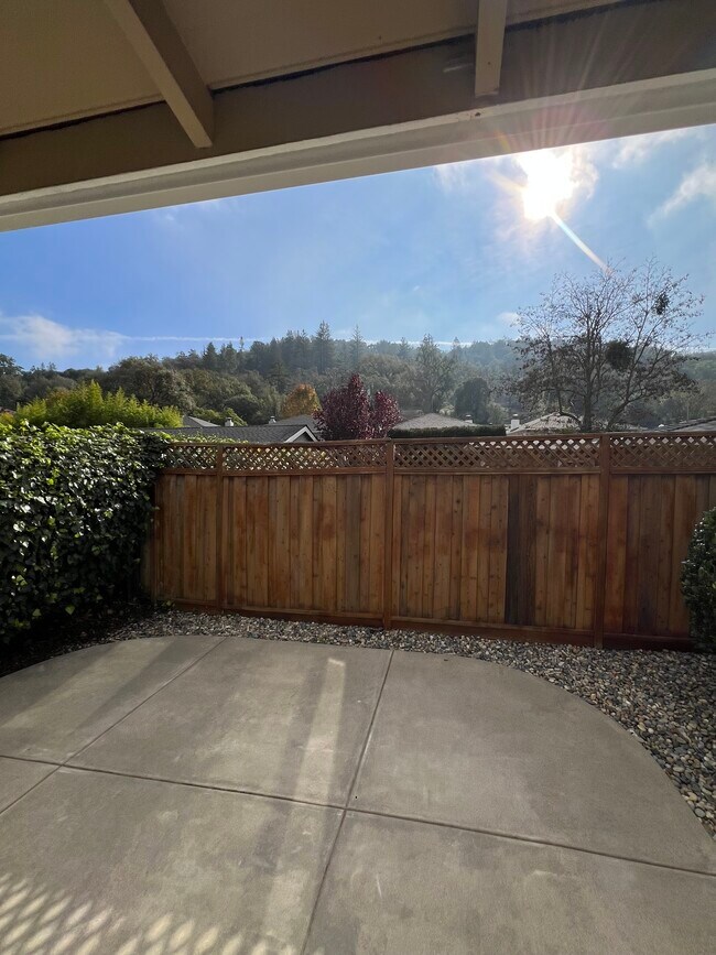 Building Photo - 3701 Mosswood Dr