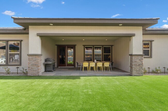 Foto del edificio - Modern Elegance in Scots Pine – 5-Bedroom Luxury Residence in West Summerlin  — Enjoy Rent-Free H...