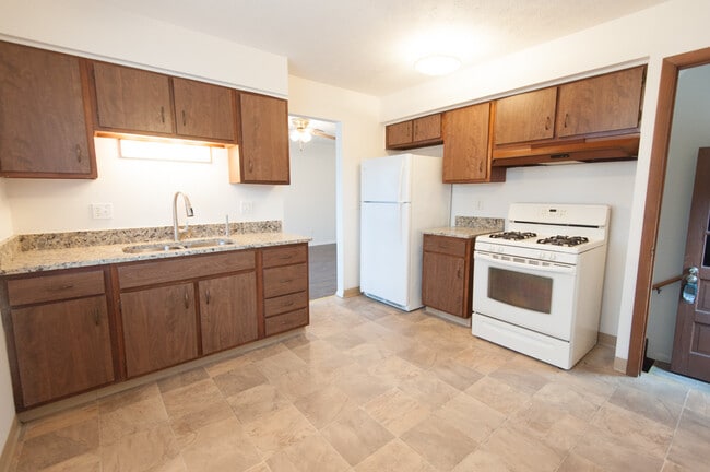Kitchen - 1607 Elmore Ave