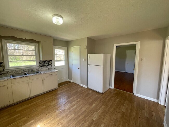 Building Photo - SHJ297-605 Lark Drive