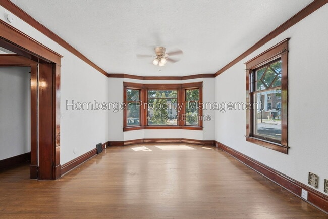 Building Photo - 1128 W Spofford Ave