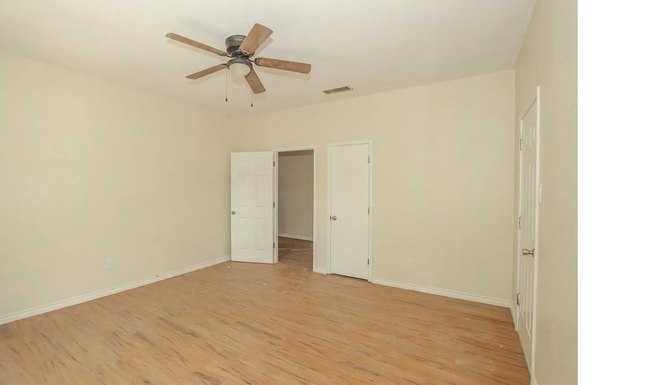 Foto del edificio - 1800 S Main St