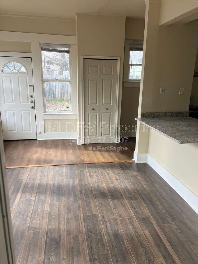 Foto del edificio - 219 S Montreal Ave