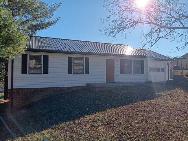Foto del edificio - Christiansburg, 3 BR / 2 BA, Available Now
