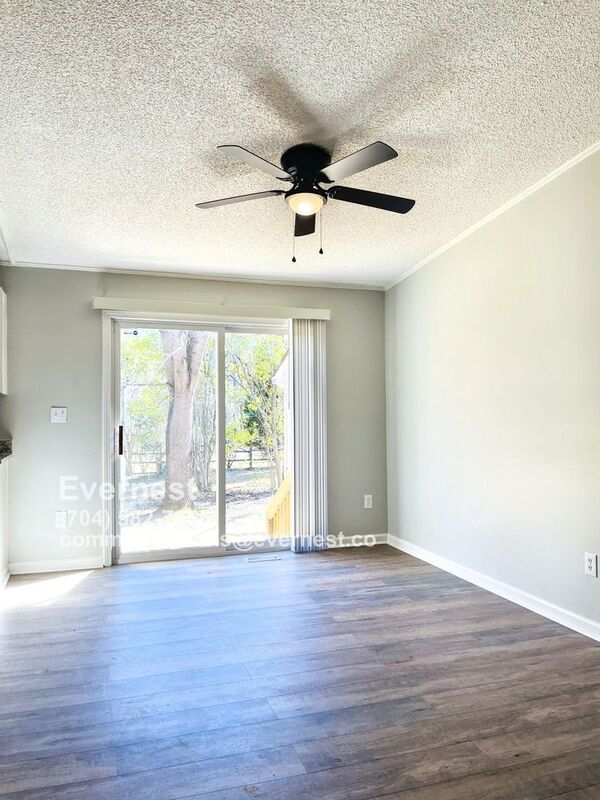 Building Photo - 3100 Chenango Dr