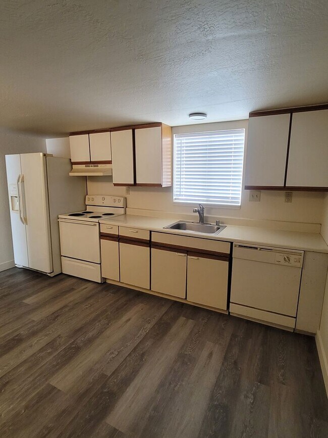 Building Photo - Quiet 1Br 1Bath in the Carmichael area