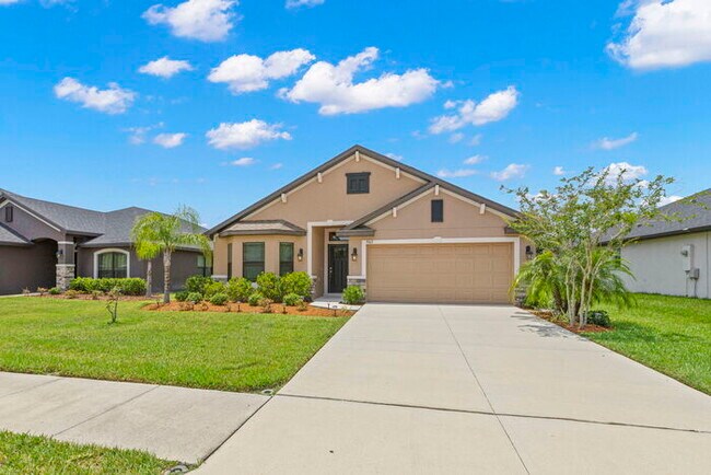 Building Photo - Beautiful Home For Rent WITH A POOL!