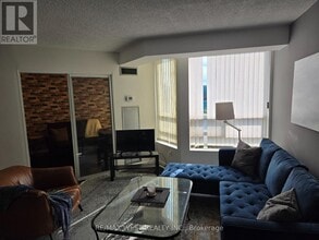 Building Photo - 50-450 Kingsbridge Garden Cir