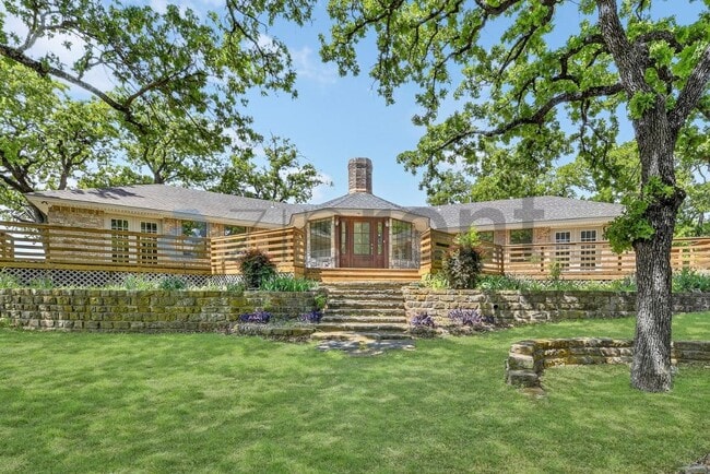 Building Photo - 3901 High Rd