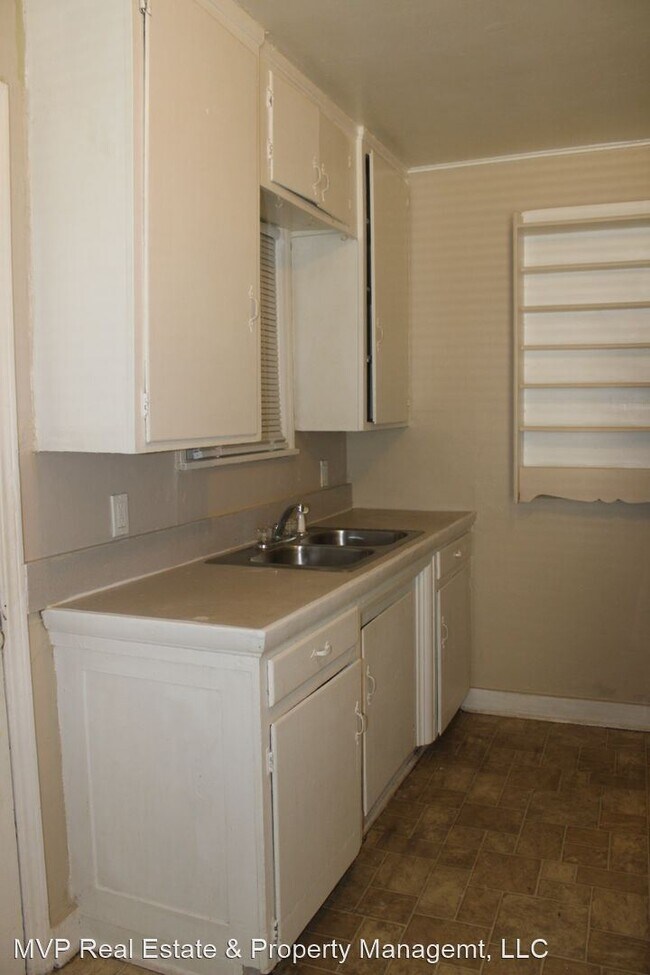 Building Photo - 2 br, 1 bath House - 2208 S Air Depot Blvd