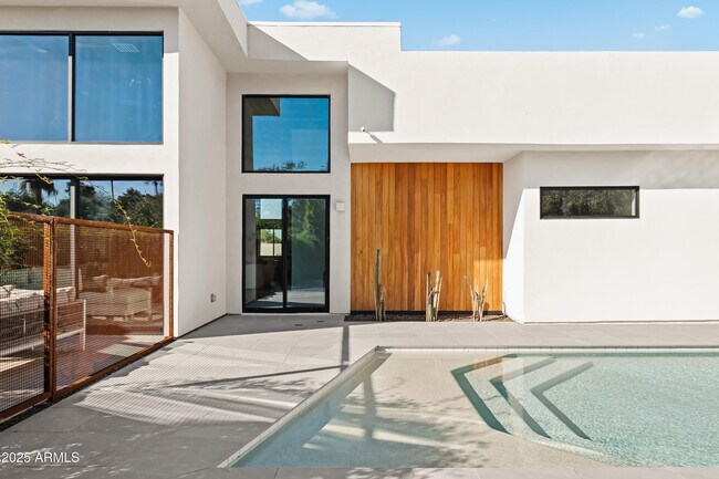 Foto del edificio - 5156 N 45th Pl