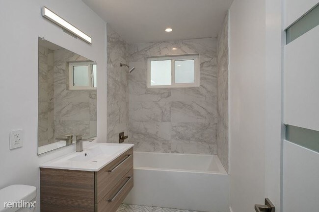 Foto del edificio - 702 S St Andrews Pl