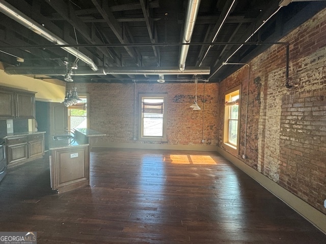 Building Photo - 2 E Main St N