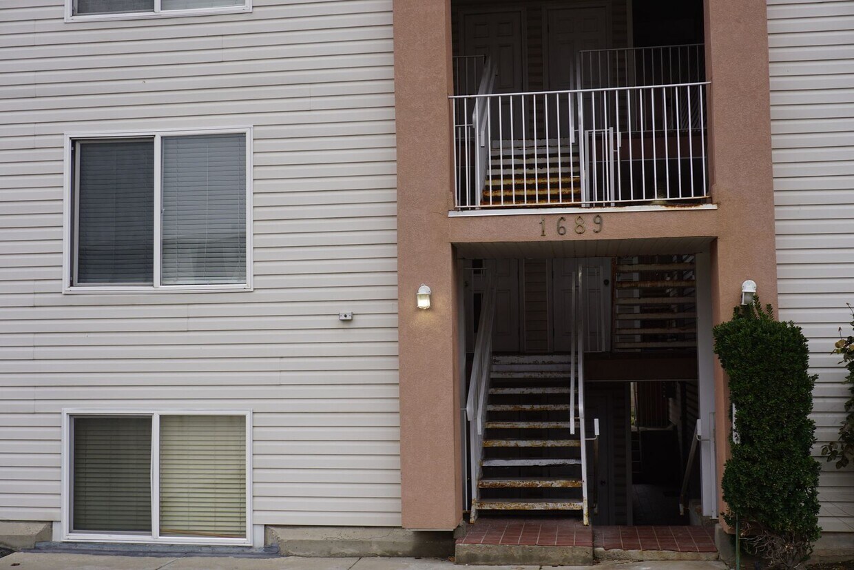 Primary Photo - 1689 W 8295 S