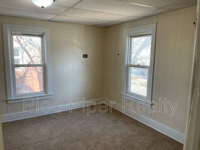 Foto del edificio - 320 W Clark St