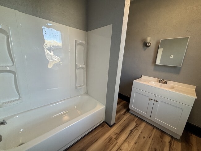 Foto del edificio - 50 Forest Ave SE