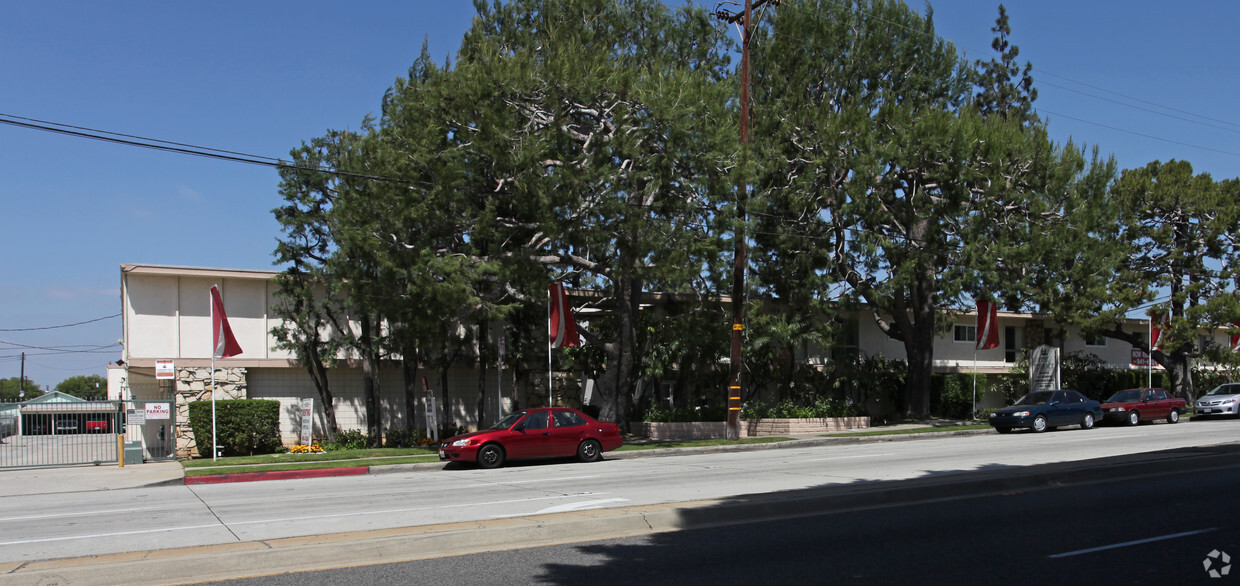 Building Photo - Pine Terrace