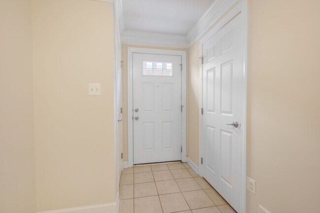 Building Photo - Lovely 4 BR/3.5 BA Townhome in Burtonsville!