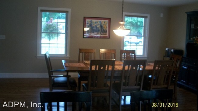 Building Photo - 4 br, 2.5 bath House - 9 Back River Rd.