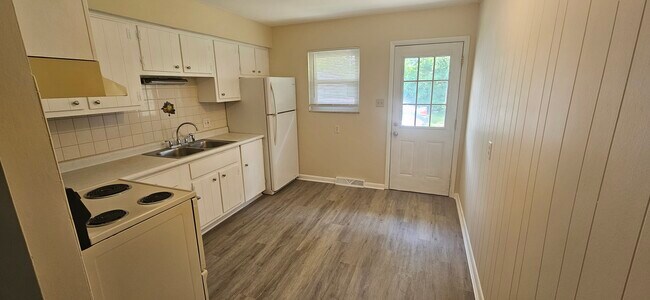 kitchen and back door - 920 Southline Dr