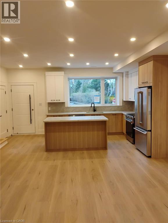 Building Photo - 288 Oakwood Crescent