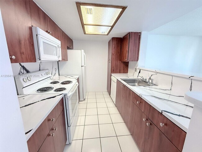 Foto del edificio - 3212 Coral Lake Ln