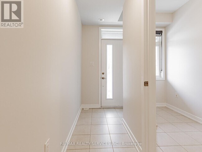 Building Photo - 5 Lachine St