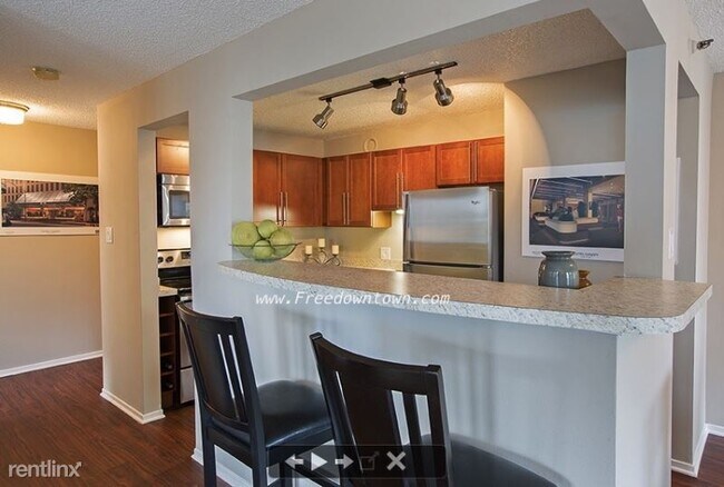 Foto del edificio - 333-600 E Ontario St