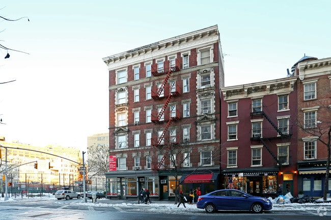 Building Photo - 636 Hudson St