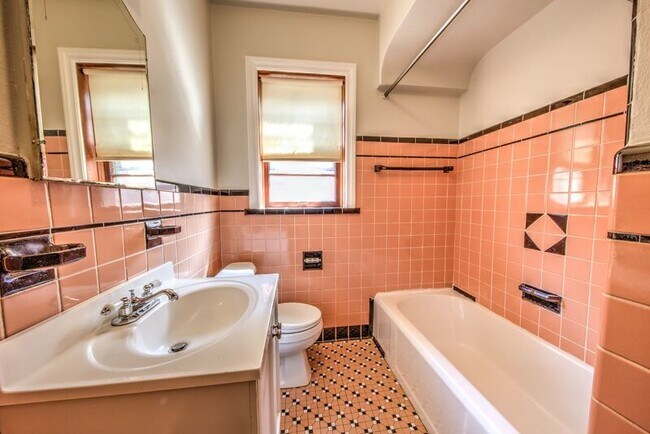 Foto del edificio - 4257A Bates St