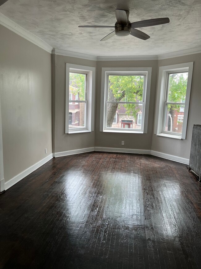 Building Photo - 3940 W Gladys Ave