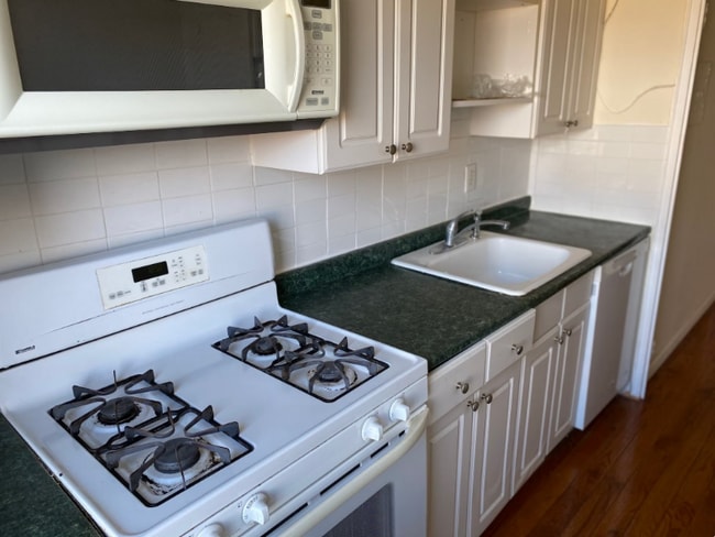 Building Photo - 201 St Pauls Ave