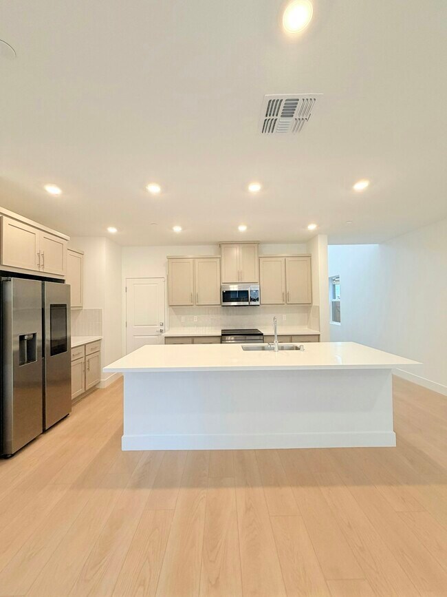 Foto del edificio - 325 N Paso Robles Dr