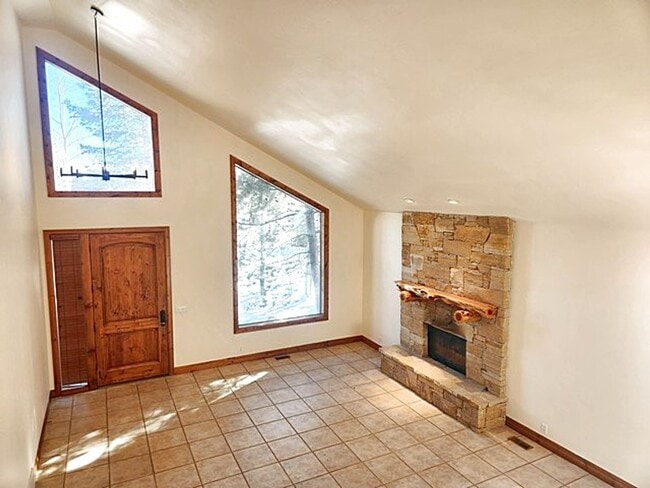 Building Photo - Beautiful Ranch Place Home