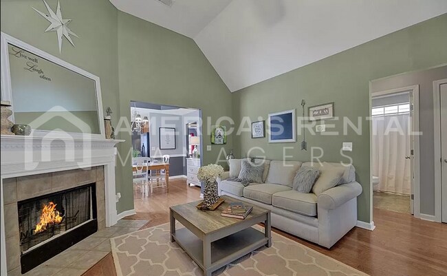 Foto del edificio - DEPOSIT PENDING! Home for rent in Forest L...