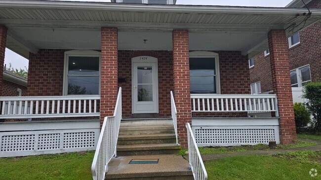 Building Photo - 1424 Lancaster Ave