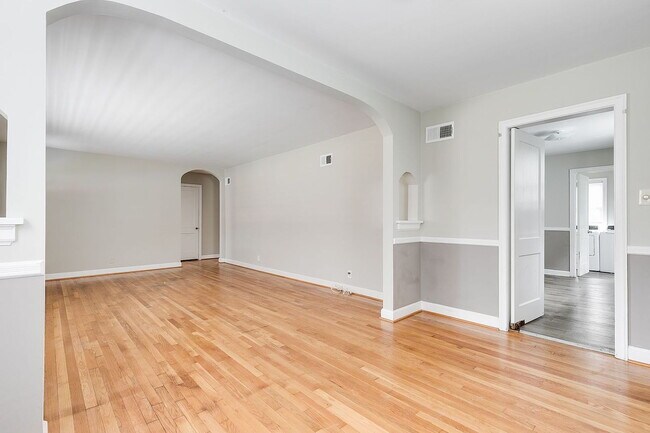 Building Photo - "Charming 3-Bed Richmond Retreat on Three Chopt Rd!"