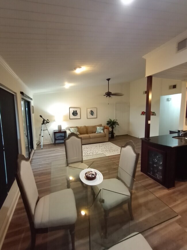 Building Photo - 200 Pensacola Beach Rd