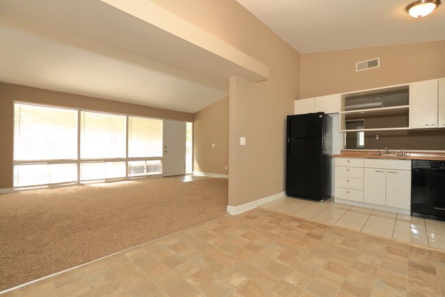 Building Photo - 2385 Allen Dr