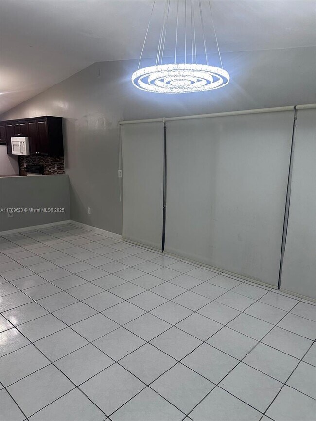 Foto del edificio - 9300 E Elm Ln