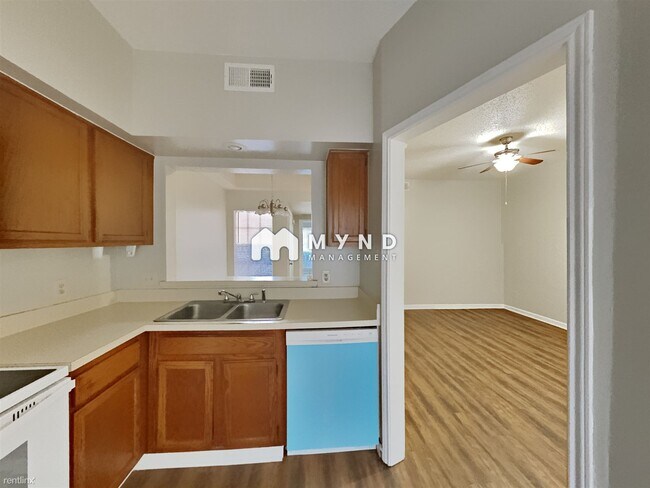 Foto del edificio - 9601 Forest Ln